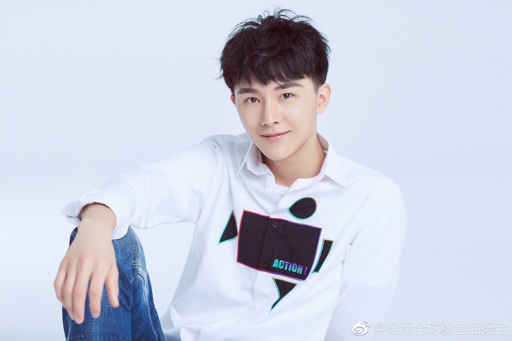 《念念无明》让杨泽成功出圈,被更多人看到,也是他第一次被刷上热搜