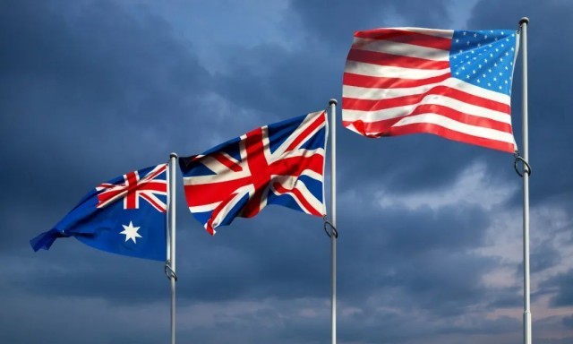 澳大利亚,英国和美国国旗(图自视觉中国)中国外交部发言人赵立坚4月6
