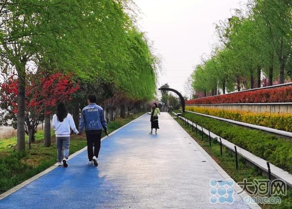 走在鲁山县城滨河公园,三月的风,轻柔拂面,和煦爽心.