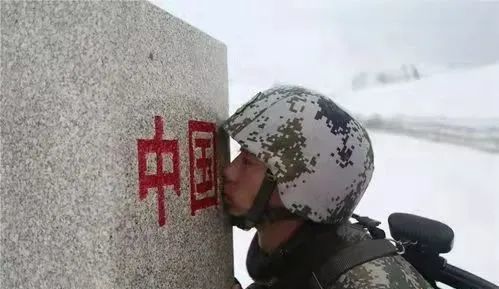 邊防軍人平淡的日子夾雜著些許苦澀,在這偏僻駐地裡,書成為戰士們的