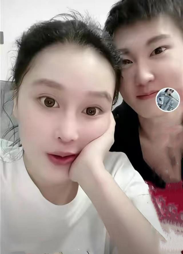 赵本山女儿晒与男友合照,力破分手传闻,网友:丢你爹的脸_腾讯新闻
