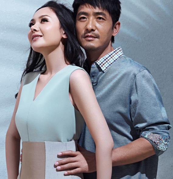 程莉莎居家热舞穿睡衣向老公献吻搂抱郭晓东表情略带嫌弃