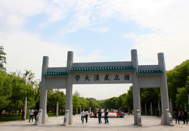 武大女学霸姚懿玲火了,获得硕博连读资格,还带着导师一起打王者
