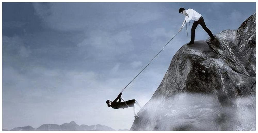 职场就是战场一定要抛弃幻想别人的话一定要只听一半