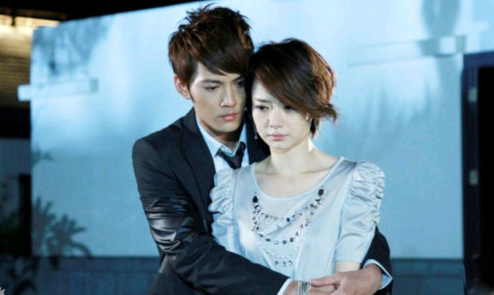 徐正溪 戚薇后来与黄宗泽拍戏时黄宗泽对她一见钟情,两人的关系被传得