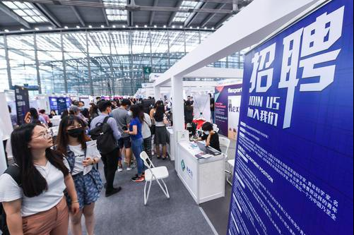 新生儿人口_新生儿骤减5900万,出生人口连年下降,网友:不是不想生是不敢生