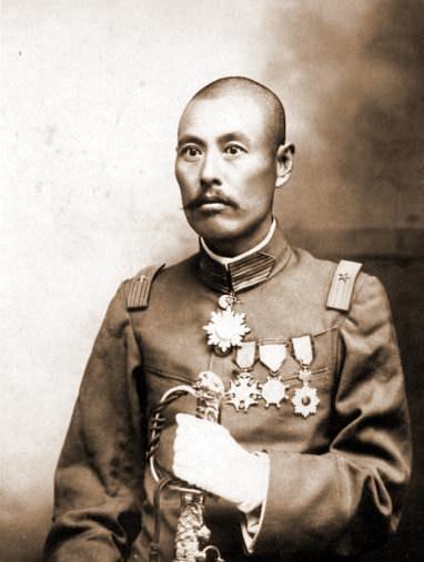 北伐军攻克武昌,吴佩孚兵败逃跑,善于投机钻营的魏益三,见吴大势已去