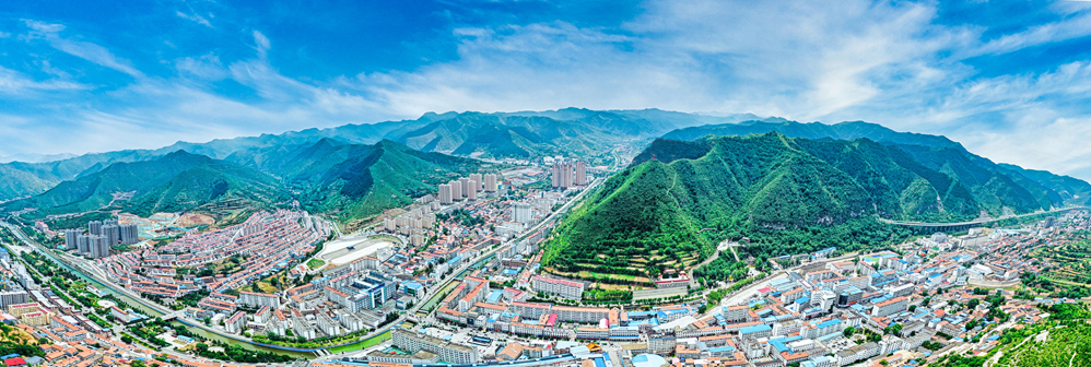 桑淑青儿时,平顺县城只有2条主要的街道,走上十分钟就能把县城逛完.