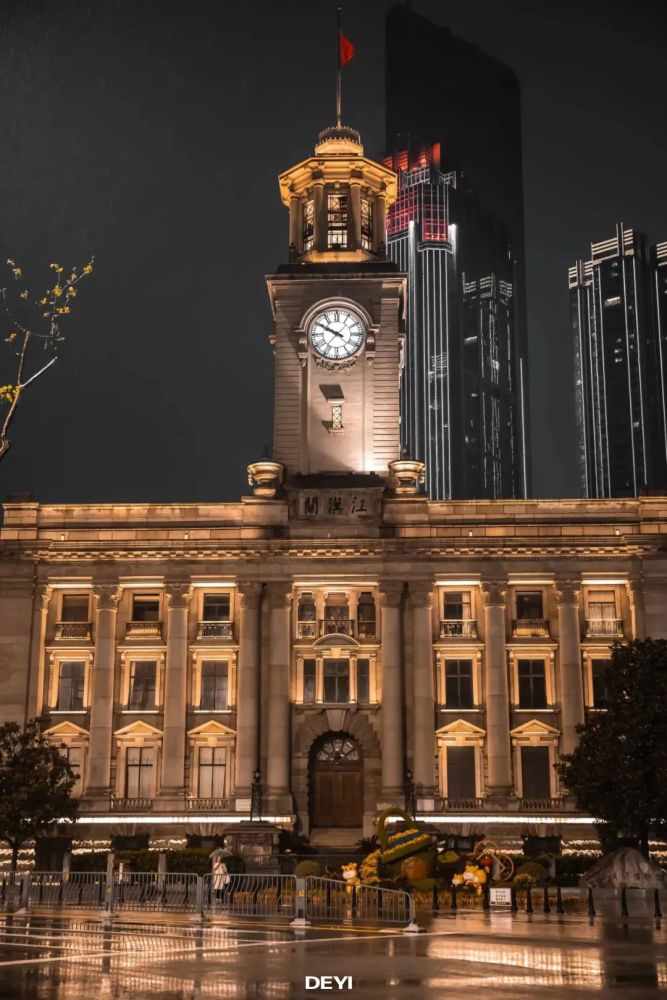 江汉关夜景成片/环境光线变简洁,画面色彩纯度降低,照片就显得更平静