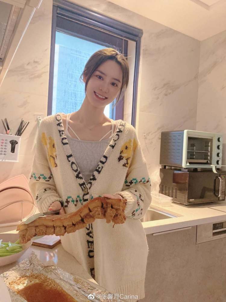 林峰爱女遭网民攻击被指先天发育异常妻子张馨月霸气反击