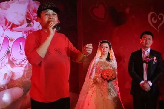 "山西阔太"寇静瑶:19岁被12辆悍马娶进豪门,生子女成百万富婆_腾讯