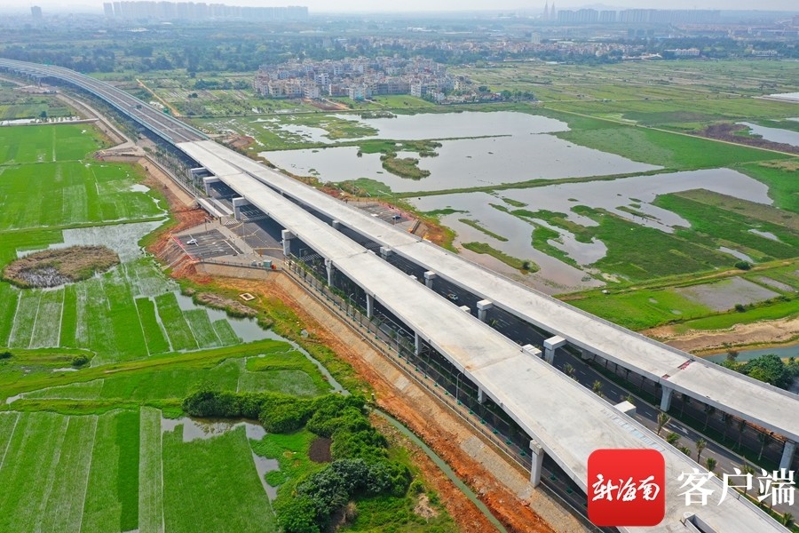 原创组图g15沈海高速海口段海秀互通箱梁桥面铺装完成