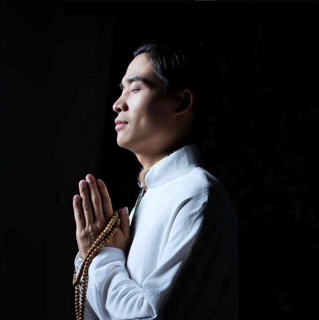 殃及选择与对方撇清关系,但李仲轩却依然和对方保持着亲密的师徒关系