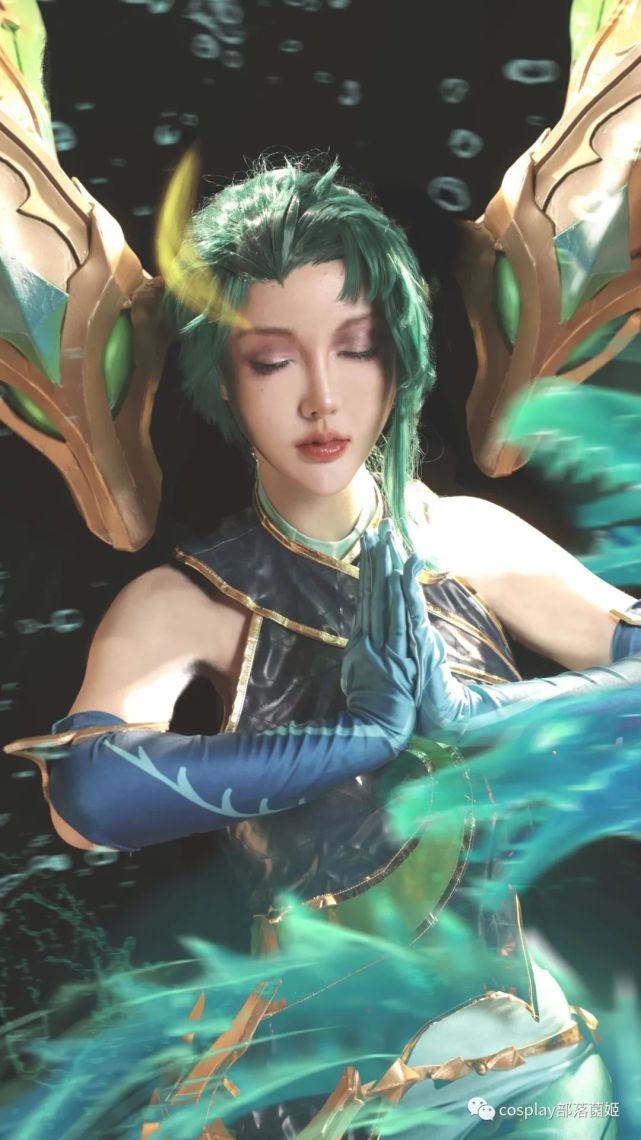 cos:英雄联盟神龙尊者卡莎cos正片