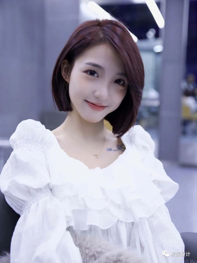 2022年**潮**酷**美的发型,是这款普通的"盐系短发"莫属了.