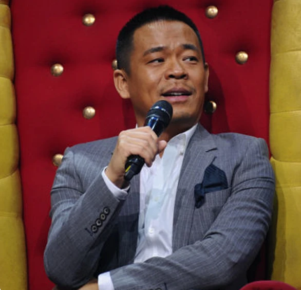 他是张嘉译最红的歌手之一21岁出演天皇巨星如今怎样了