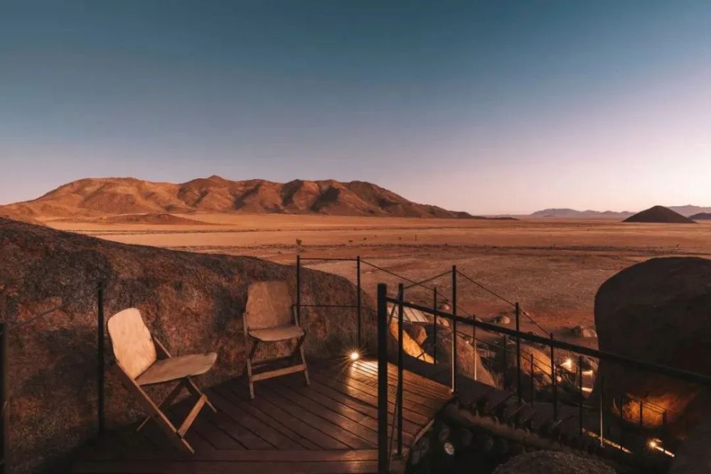 这间孤独的野奢酒店，身处荒漠岩石，每晚超8000最好的少儿英语教材排行