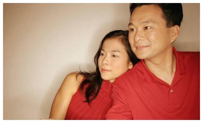 可是李雨桐又不甘心每天受到于波盛气凌人的感觉,于是想出了一个方法