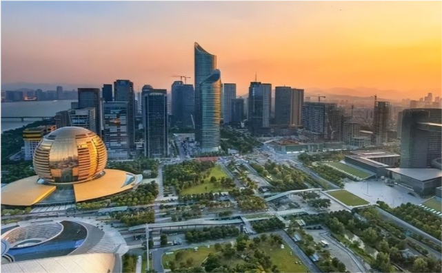 中国财力10强城市出炉,杭州跻身四强,南京反超重庆,令人意外_腾讯新闻