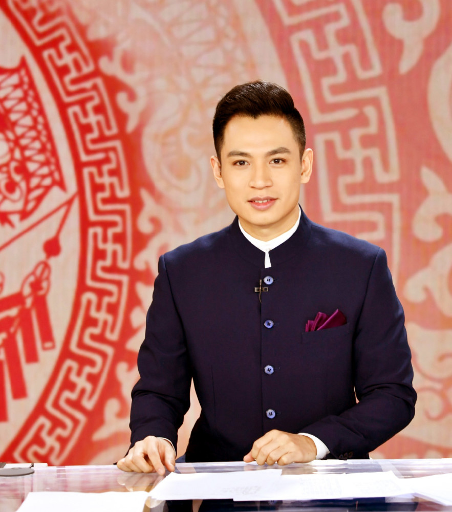 央视著名主播何岩柯父亲是工程院院士他以孝心陪母亲抗癌