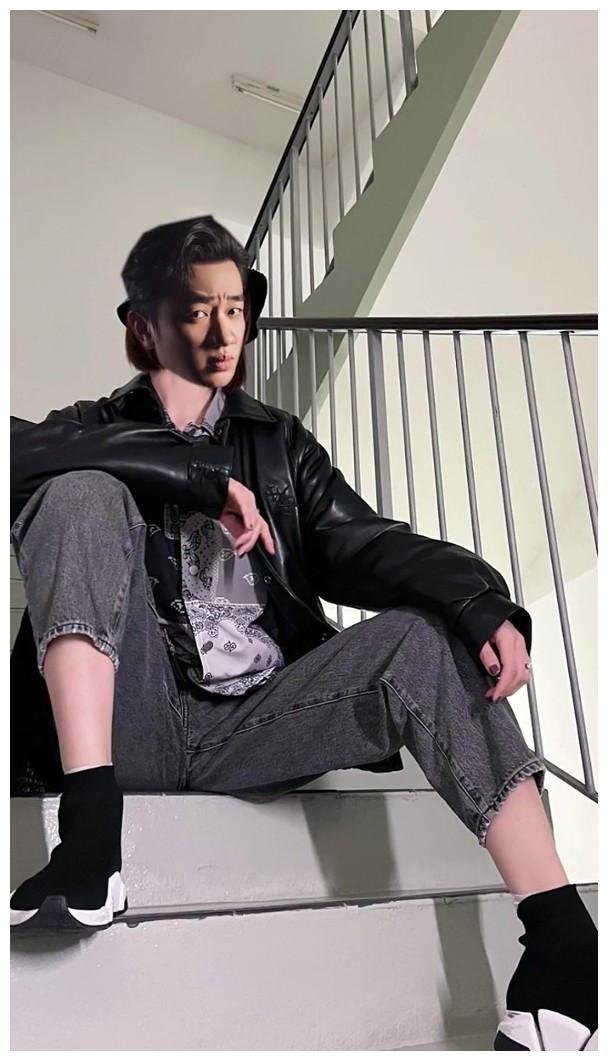 王祖蓝靠李亚男实现再增高愿望 利用太太全身照圆梦长高"照骗"