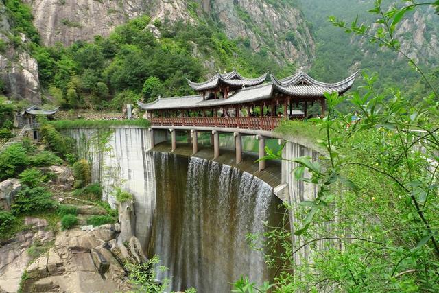 這個景點就是瓊臺仙谷水利風景區,景點位於浙江台州市天台縣境內.