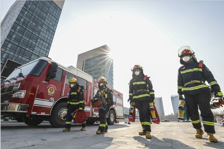 沈阳消防画报461期疫线火焰蓝之方舱十二时辰