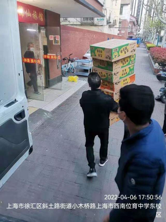 "电话另一端,太平洋房屋总经理杨彬亲自协调,次日下午17时50分,一辆