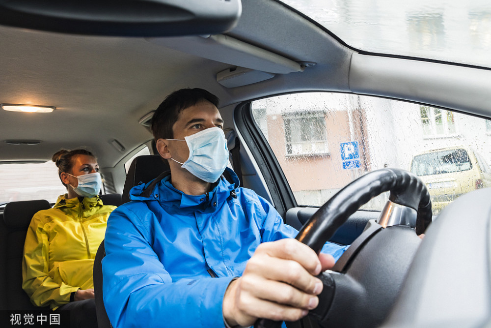 韩国的三位出租车司机因机智地阻止了电信诈骗而成为了话题