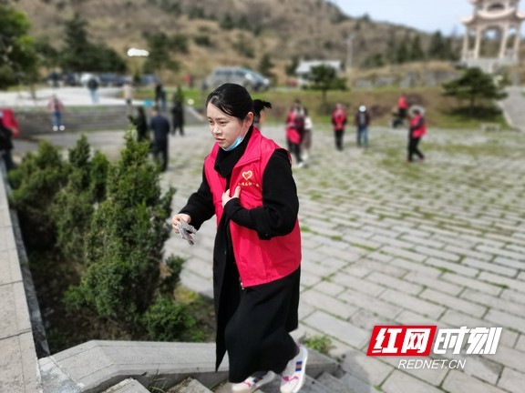 永顺县松柏镇:党员志愿者乐当"美容师"_腾讯新闻