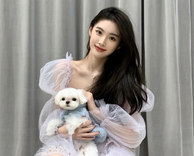 问题就是一直处于单身状态,我们看到当时rng里面,所有人都有女朋友,就