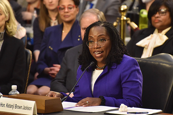 美国首位非裔女性大法官杰克逊：独一无二的个人叙事和谨慎的中立单机游戏盒子