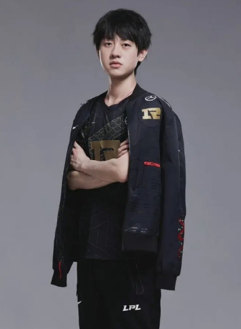 史森明被扒疑似和女网红谈恋爱,网友反骂其是电竞丑男高攀美女_腾讯