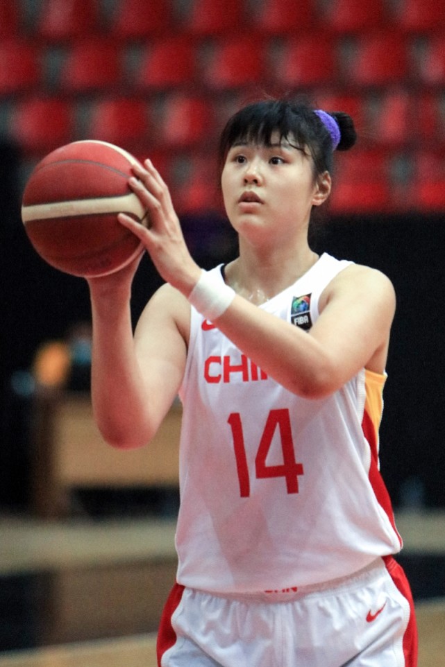 李月汝是中国女篮的内线大将.
