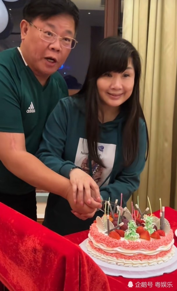 郑达老婆有几任老婆图片