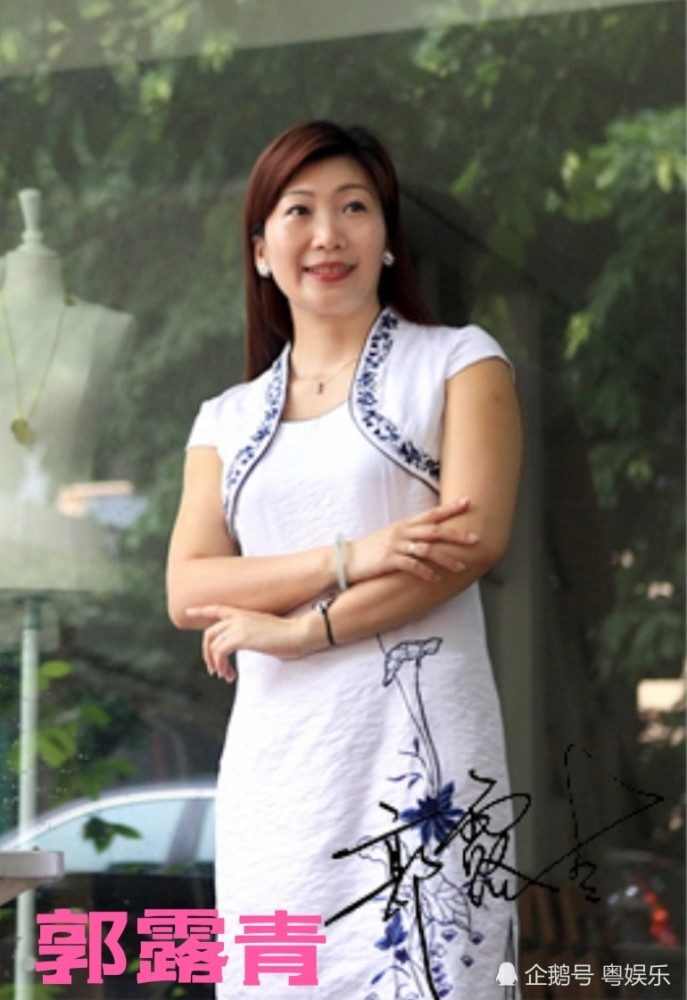 《今日关注》主持人郑达的妻子首次曝光,貌似香港顶级富婆,一脸旺夫相