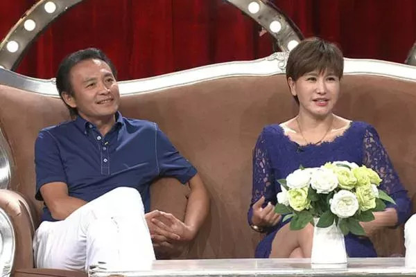 老戏骨丁志诚:妻子生女儿时,他瞬间奔溃,没进去看妻女一眼!_腾讯新闻