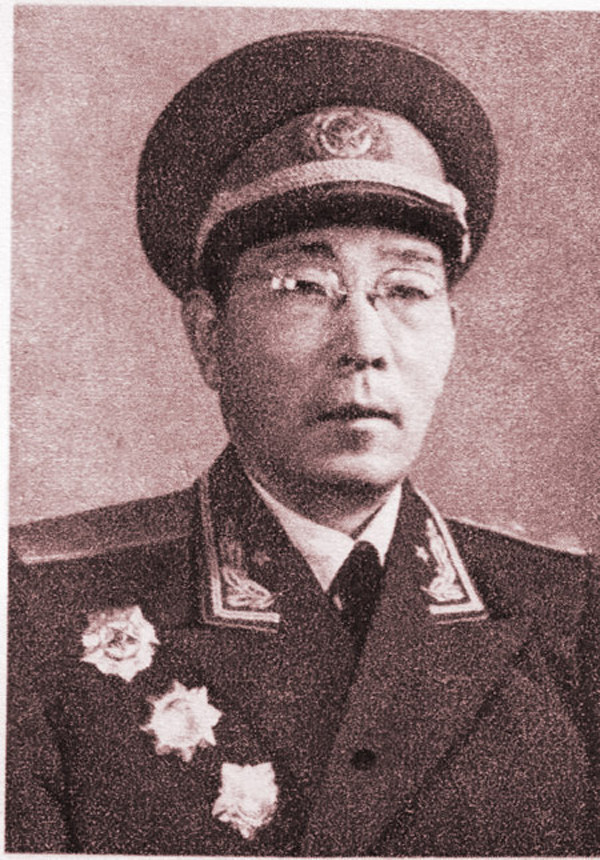红军团长指挥得当,却与政委意见不一,被撤职查办当教员