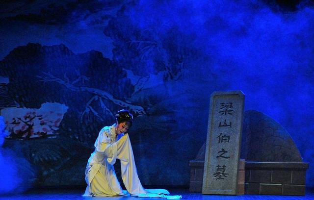 梁山伯与祝英台墓地,不管是不是真实存在,只为他们那份凄美爱情