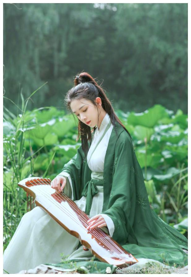 陈瑶荷塘古风写真大片曝光,绿衣高马尾_腾讯新闻
