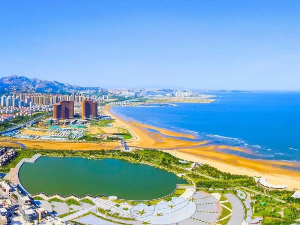 灵山湾位于山东省青岛市西海岸新区,岸线长30公里,海域面积60平方公里