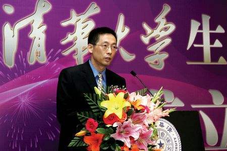 毅然放弃美国国籍和千万年薪的待遇只为回国育人他就是施一公