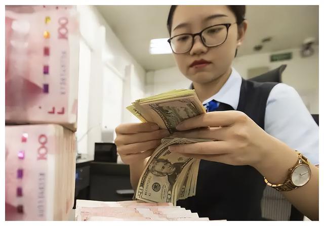 手握30万现金要存?银行员工透露,选对方式,年息能超过万元