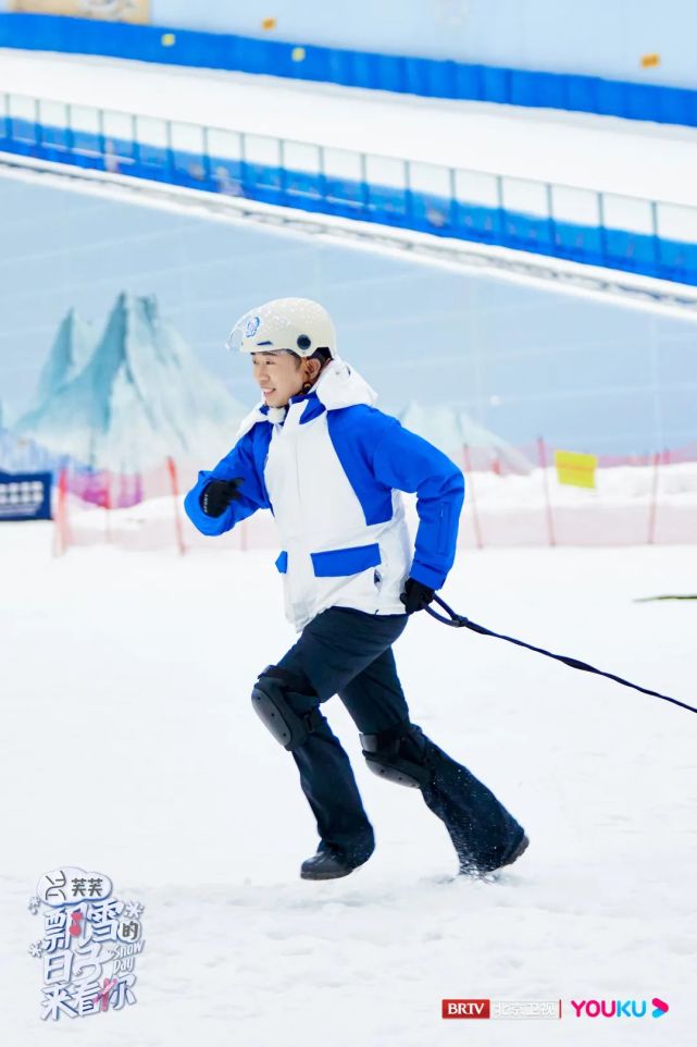 罗衍海介绍说,《立春》的表演道具长达十米,重6斤,表演者需要运用上肢