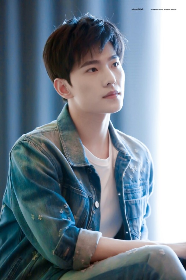 杨洋硕果仅存的军艺校草