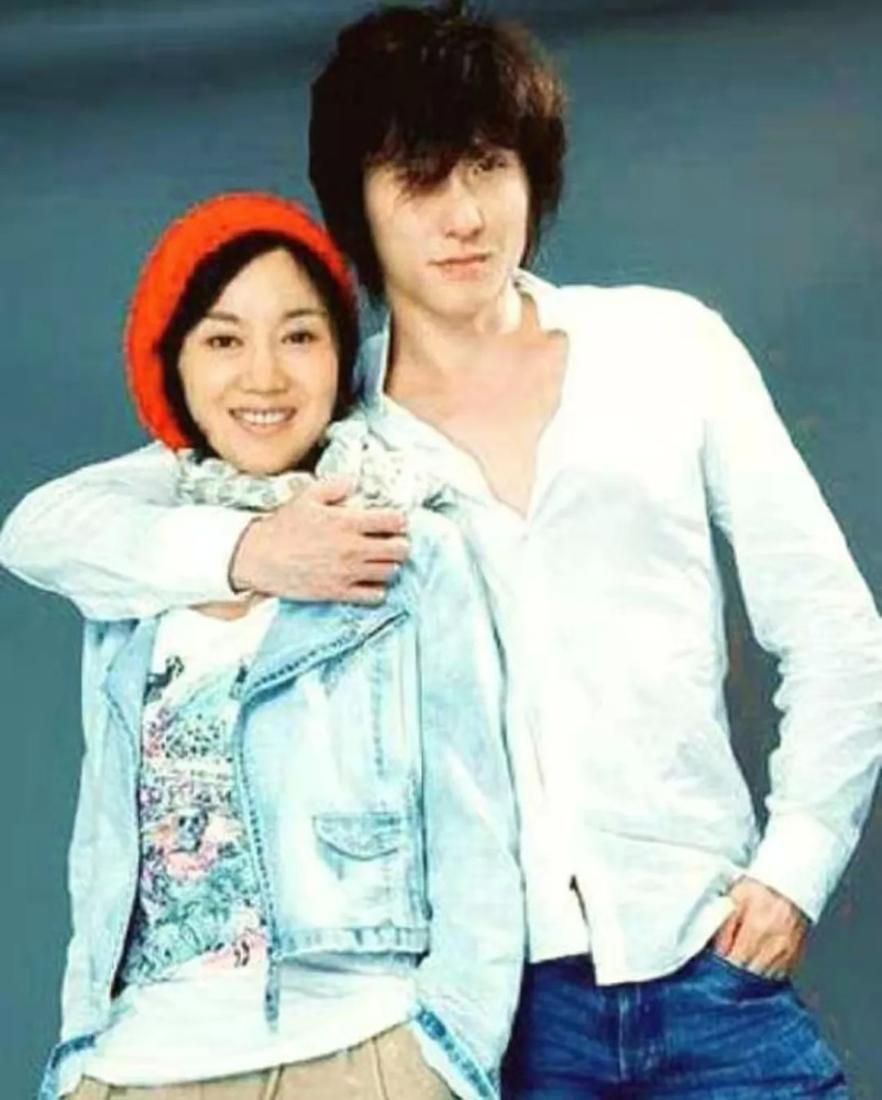 离婚8年闫妮为何转身嫁给了王启明闫妮离婚不是终点而是新的人生开始