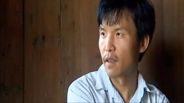 "巨婴博士"李明亮,父母负债累累,却蜗居农村啃老,现状如何?