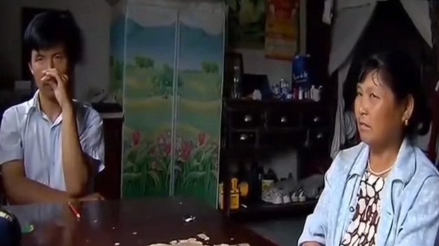 巨婴博士李明亮父母负债累累却蜗居农村啃老现状如何