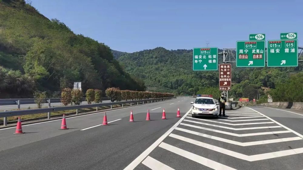 气温奔三最近路上行车也跟着有点火