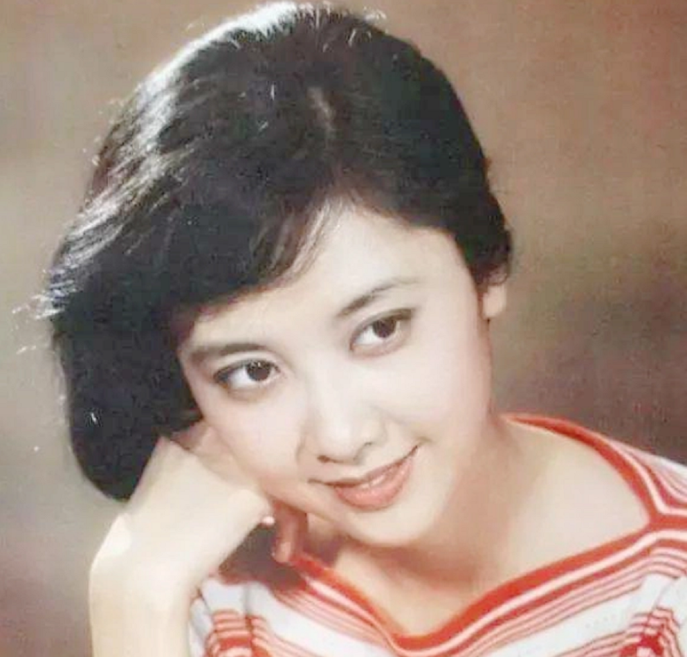 “东方美人”朱琳：与丈夫恩爱42年，坚持不生孩子，现状怎样了？_腾讯新闻